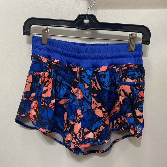 Lululemon Tracker 4” Shorts - Picture 1 of 3